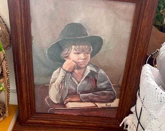 Vintage Sandra Kuck "Country School Boy" ingelijste kunstprint, portret van een Amish schooljongen uit de jaren 70, rustieke boerderijstijl klaslokaaldecoratie, gesigneerde litho
