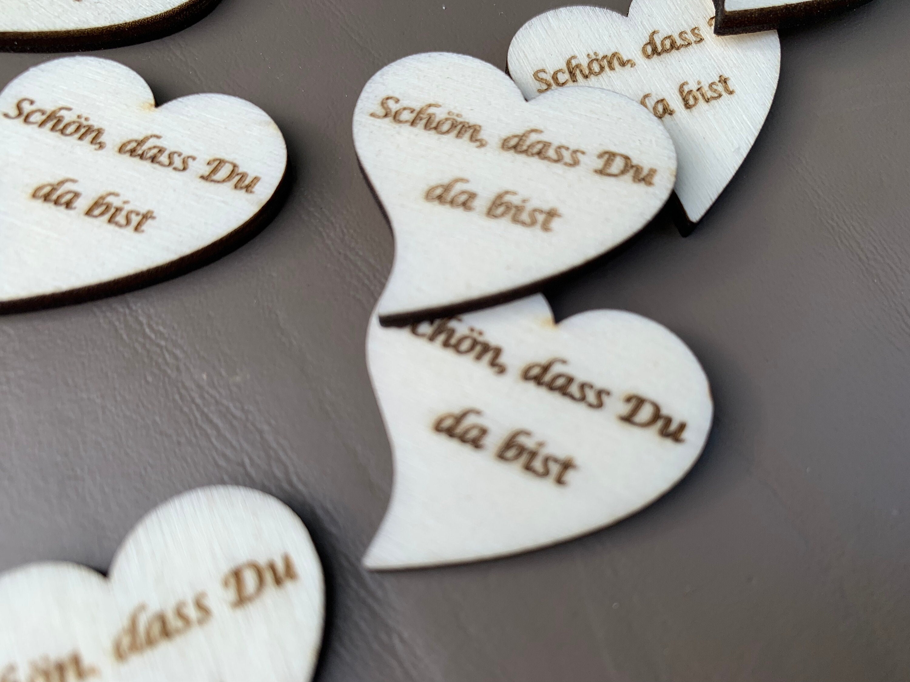 25 Stück Streudeko Herz 3cm breit: Schön, dass Du da bist