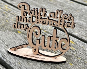 Jahreslosung 2025 mit Lupe – Prüft alles und behaltet das Gute