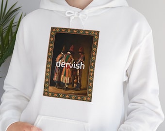 Puede incluir: Sudadera blanca con una imagen enmarcada de tres personas con ropa tradicional. La imagen está rodeada por un borde decorativo y la palabra "derviche" está impresa debajo.