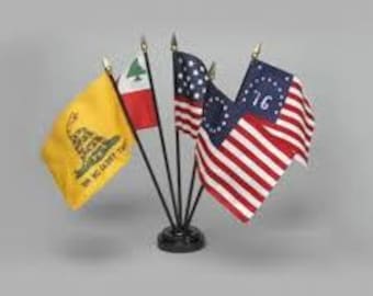 Mini Colonial Flag Desk Set – Historical American Flags