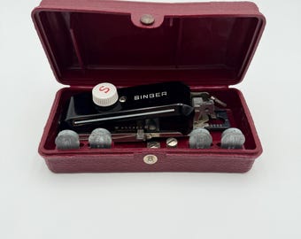 Vintage Singer Sewing Machine Slant Needle Buttonholer