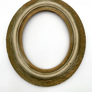 Antique Painted Oval Wood Frame Decorated with Grapes