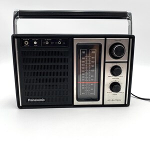 Panasonic Model No. RF-915 AM FM Transistor Radio - Works!