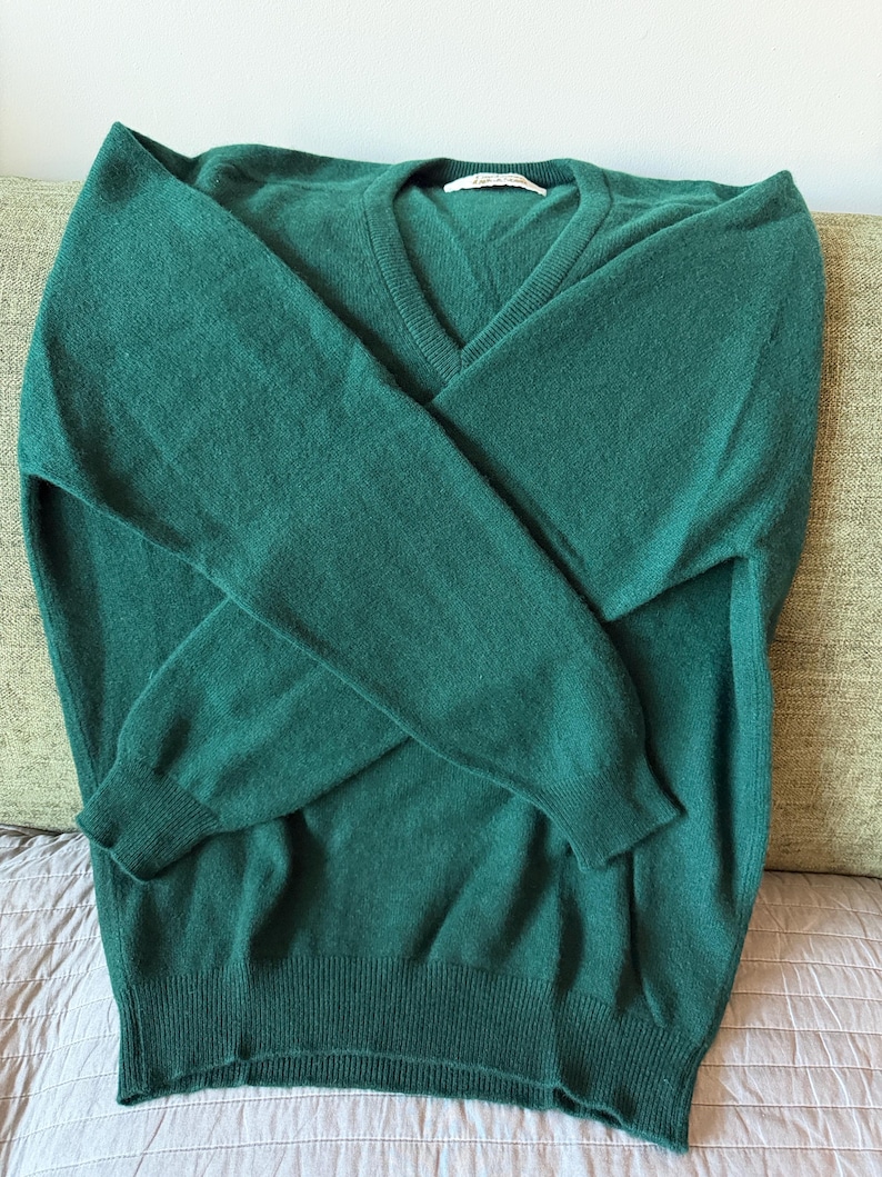 Jersey de cachemir vintage Lyle & Scott con cuello en V, color verde, talla 48/117 (XXL). imagen 6