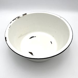 Large 13” Enamelware Basin, Country Kitchen, Americana, Farmhouse, Primitive Decor