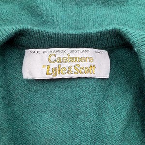 Jersey de cachemir vintage Lyle & Scott con cuello en V, color verde, talla 48/117 (XXL). imagen 4