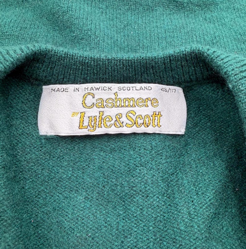 Jersey de cachemir vintage Lyle & Scott con cuello en V, color verde, talla 48/117 (XXL). imagen 4