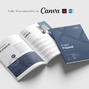 Puede incluir: Una plantilla de propuesta de proyecto con una cubierta azul marino y páginas abiertas. Las páginas abiertas muestran el texto "Welcome to our proposal" y "Table of content". La cubierta dice "Project Proposal". Totalmente personalizable en Canva.