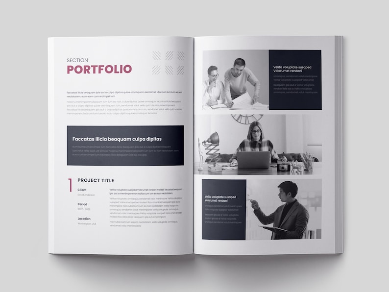 Puede incluir: Un libro abierto con la palabra "PORTFOLIO" en borgo&ntilde;a. Las p&aacute;ginas presentan texto, im&aacute;genes y un t&iacute;tulo de proyecto. Las im&aacute;genes muestran a personas trabajando con un port&aacute;til y documentos.