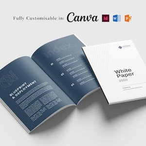 Op de afbeelding: Een open boek met donkerblauwe pagina's, met de woorden "Blueprint & Deployment" en "Index". Een witte brochure met de titel "White Paper 2050" ligt ernaast. De tekst "Fully Customisable in: Canva" staat bovenaan.