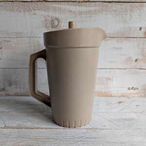 Vintage Beige Tupperware Pitcher: 1970s Mid-Century Kitchen Jug