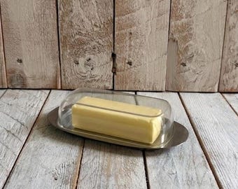 Mantequera de acero inoxidable con tapa de plástico; recipiente para mantequilla de estilo vintage.