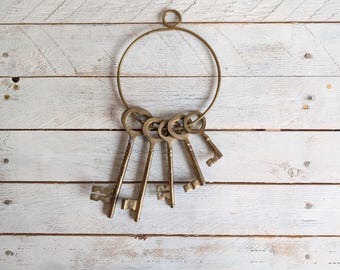 Set di chiavi scheletro in ottone vintage (5), decorazione da parete con anello da carceriere invecchiato