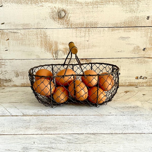 Vintage-Style Wire Basket Carrier with Wooden Handle; Egg Basket, Food Hamper, Decorative Basket Basket, Rustic Kitchen Decor, Egg Cage