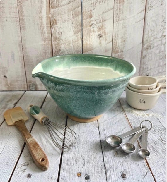 Rührschüssel „Sea Foam“ von Mill Pottery mit Ausgießer; Keramikgefäß von Studio Pottery