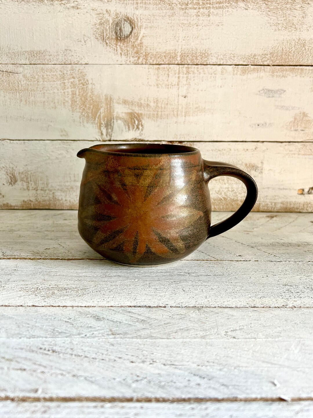Rustic Kitchen Jug: Timeless Charm for Traditional and Country-Style Kitchens