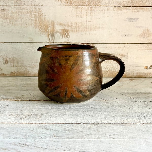 Pichet/tasse/bocal en grès de style vintage pour studio de poterie ; Décoration d'intérieur, poterie Mid-Century, saucière, poterie jetée à la main, pichet à lait rustique