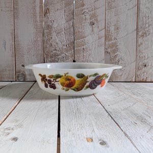 JAJ Pyrex Orchard Fruit Casserole Dish: Retro Bakeware Bowl