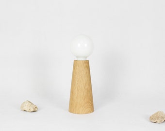 "Cime" table lamp in solid oak