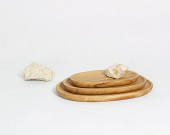 Oval "rive" trays in solid oak. Set of three