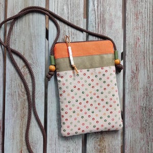 Orange und grüne kleine Tasche, Handytasche aus Stoff, handgemachte Sling-Handytasche, Umhängetasche mit buntem Druck, Reißverschluss, Umhängetasche