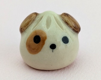 Joli chien boulette en céramique fait main. Heureux chiot boulette de soupe. Raviolis pour animaux de compagnie. Cadeau gourmand unique. Céramiques en petites quantités. Poterie peinte à la main.
