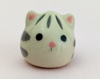 Jolie boulette de chat en céramique faite main. Joyeux chaton de boulettes de soupe. Raviolis pour animaux de compagnie. Cadeau gourmand unique. Céramique en petites séries. Poterie peinte à la main.
