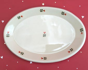 Handmade oval heart flower ceramic plate. Cute handpainted trinket dish. Heart flower ring tray. Small-batch ceramics. Hand-painted pottery.