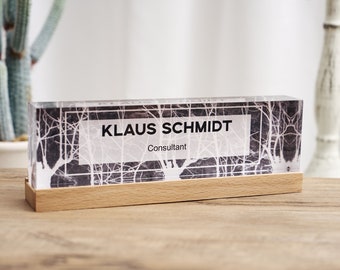 Kundenspezifisches Büro-Namensschild mit Holzsockel, Schreibtisch-Acryltafel, personalisiertes Geschenk für sie / ihn, Doktorandengeschenk, Bürogeschenk, neues Jobgeschenk