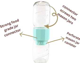 Puede incluir: Un tarro de cristal transparente con tapa turquesa está conectado a otros dos tarros de cristal con un conector turquesa. El conector tiene tornillos que sujetan los tarros.