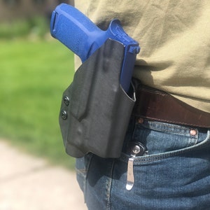 Sig P226 OWB Kydex Holster: Adjustable Retention, Flashlight Compatible