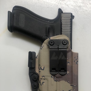 Glock 19/23 IWB Holster - Optic Cut - Flashlight Compatible - Adjustable Retention - Kydex Construction - Metal Clips