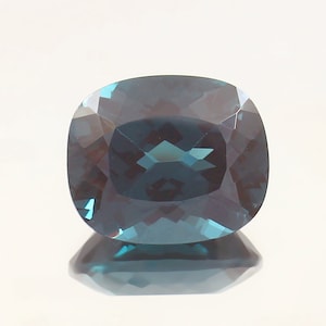 AAA Teal Green-Blue Sapphire Gemstone: 14 Carat Cushion Cut Loose Stone
