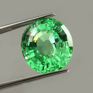 Flawless Emerald  Oval cutstone 13carat Loose Gemstone for Ring  ,pendant and Jewelry Making