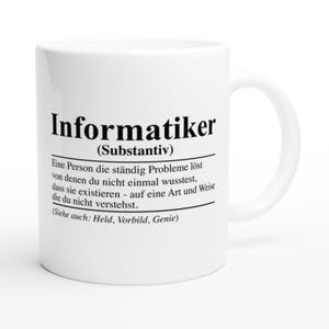 Könnte beinhalten: Weiße Keramik-Tasse mit dem Wort "Informatiker" in Schwarz und der deutschen Definition. Die Tasse hat einen gebogenen Henkel und ist für heiße oder kalte Getränke geeignet. Ein tolles Geschenk für einen Informatiker.