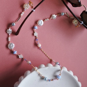 Beaded upcycled glasses chain