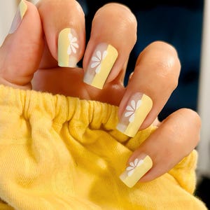 Delightful Daisies Nail Wraps, Nail Polish Strips, Nail Stickers