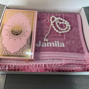 tapis de prière personnalisé , tapis de prière unique