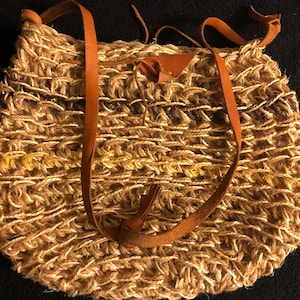 Bolso vintage de Marcus Brothers tejido en sisal con correa de cuero para el hombro