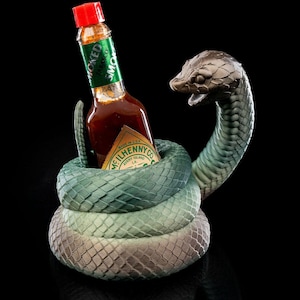 Hot Sauce Viper Holder | Unique Bottle Holder for Tabasco + Sriracha + Cholula Hot Sauce | Hot Sauce Lover Fan | (Hot Sauce Not Included)