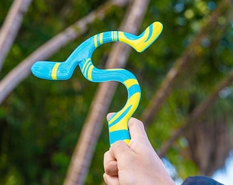 3 Wing Boomerang, Twisty Tri-Blade Boomerang Toy, Indoor & Outdoor Throwing Game, Blue Yellow Flying Toy Gift