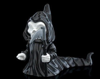 Articulated Cute Grim Reaper Figurine - 3D Printed Poseable Halloween Toy with Scythe, Spooky Desk Decor Gift for Kids, Gamers & Collectors