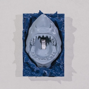 Couvercle d&#39;interrupteur pour phare Great White Shark | Conception unique de couvercle à bascule léger pour créature marine