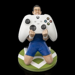 PS5/PS4/XBOXコントローラースタンド｜サッカーゴールセレブレーションデザイン｜コンソールコントローラーホルダー｜勝利ポーズゲームアクセサリー｜スタンドディスプレイ
