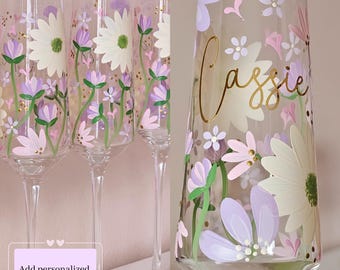 Pastel Floral Champagne Flute, Hand Painted Daisy Wedding Glass, personalized Bridesmaid Gift, Custom Name Bridal Toast Glass