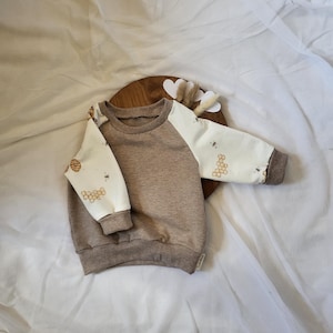 Sweater with honey motif in size 62/68