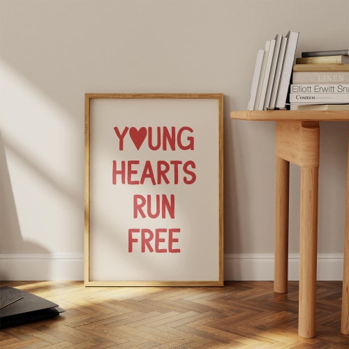 Junge Herzen laufen frei Musikdruck, trendige Wandkunst, rotes Herz Zitat Druck, lustige Wohnung Dekoration, 70er Jahre Soulmusik, Musikkunst, digitaler Download