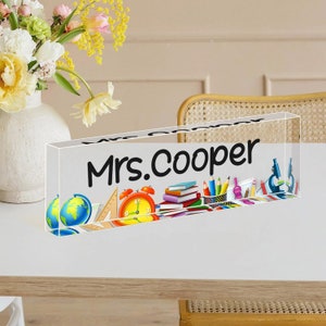Personalisierte Lehrer Geschenke, Zurück in der Schule Geschenke, Lehrer Schreibtisch Namensschild, Geschenk für Lehrer, Groovy Lehrer Zeichen, Lehrer Geschenk für Frauen