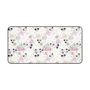 Tappetino da scrivania ispirato alla Disney / Orecchie di topo e snack pastello / Grazioso tappetino da ufficio in neoprene / Regalo per gli amanti della Disney / Decorazione estetica per la scrivania